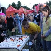 Tort na imieniny Piotra i Pawła przygotowany był dla uczestników FM