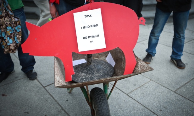 PO wciąż traci po aferze