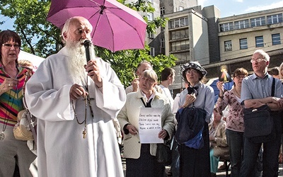 Przeciwko pokazowi filmowemu „Golgota Picnic” protestowano 27 czerwca przed TR Warszawa
