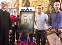  Nominację do nagrody „Ślad” otrzymał również Jakub Szymczuk, warszawski fotoreporter „Gościa Niedzielnego”