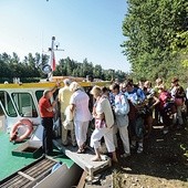 „Proszę uważać na nogi!”. Po dopłynięciu do Serocka – dwie godziny przerwy. Powrót tą samą trasą