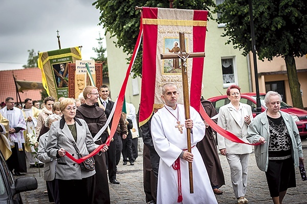 Do Barczewa kilka la temu wróciły warmińskie pielgrzymki piesze – łosiery 