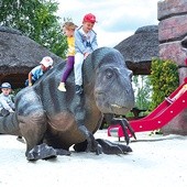  Wejść do paszczy lub na grzbiet dinozaura to nie lada atrakcja dla dzieci 