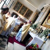 Msza św. sprawowana w kaplicy ostrobramskiej przed wizerunkiem  MB Miłosierdzia była centralnym  punktem spotkania