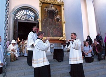  Co roku 3 lipca na ulice Lublina wyrusza procesja z obrazem Matki Bożej