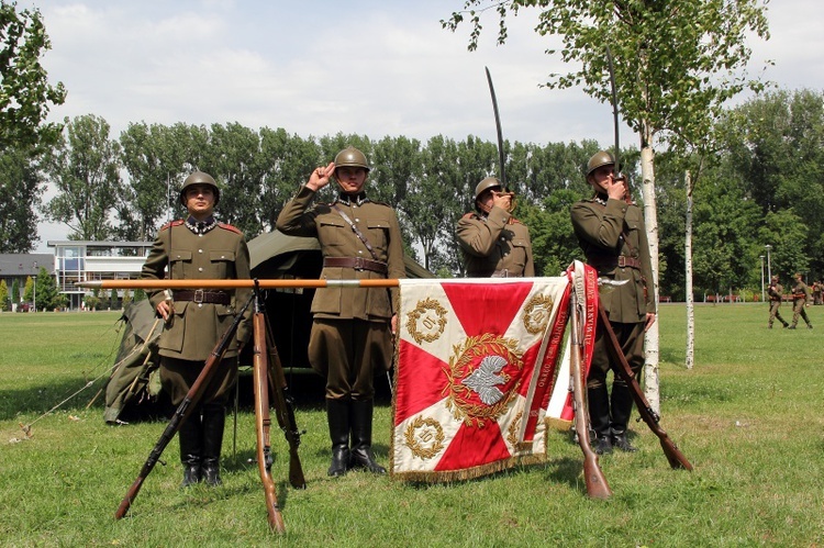 Defilada i pokazy rekonstruktorów