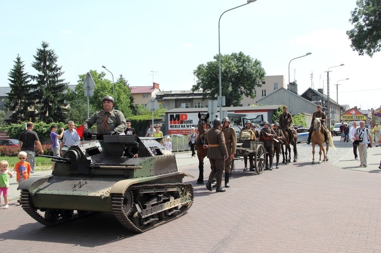 Defilada i pokazy rekonstruktorów