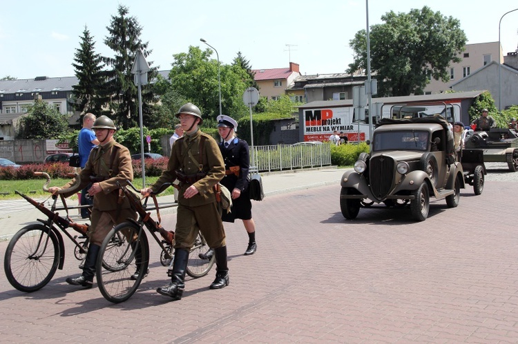 Defilada i pokazy rekonstruktorów