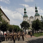 Defilada i pokazy rekonstruktorów