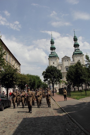 Defilada i pokazy rekonstruktorów