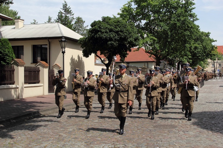 Defilada i pokazy rekonstruktorów