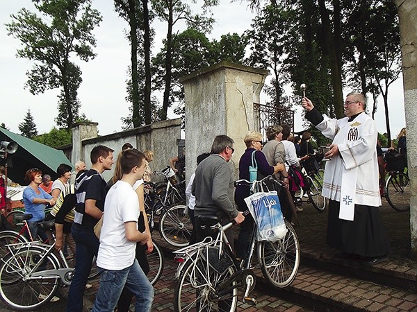 W Lubecku pielgrzymów witał ks. Andrzej Bartysiewicz, proboszcz i kustosz sanktuarium