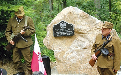 Pamiątkowa tablica  pod Przechybą