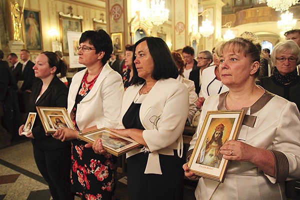  Uroczystość zawierzenia w sanktuarium MB Rychwałdzkiej