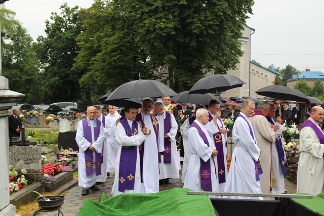 Pogrzeb śp. ks. kan. Bernarda Jarka w Pruchnej