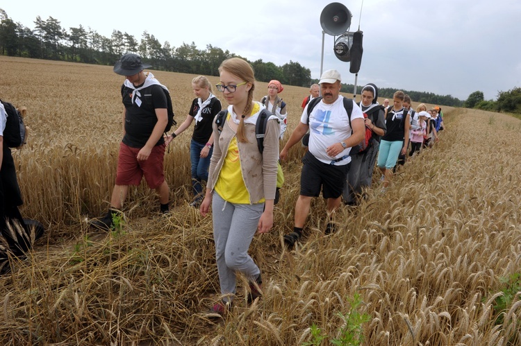 Do Rokitna - foto ks. R. Tomaszczuk