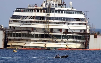 Costa Concordia już na wodzie