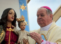  Bp Tadeusz Rakoczy nałożył koronę na głowę Dzieciątka Jezus