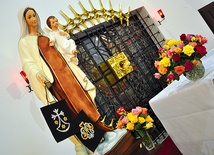 Figura Matki Bożej z Góry Karmel w kaplicy tarnowskiego klasztoru