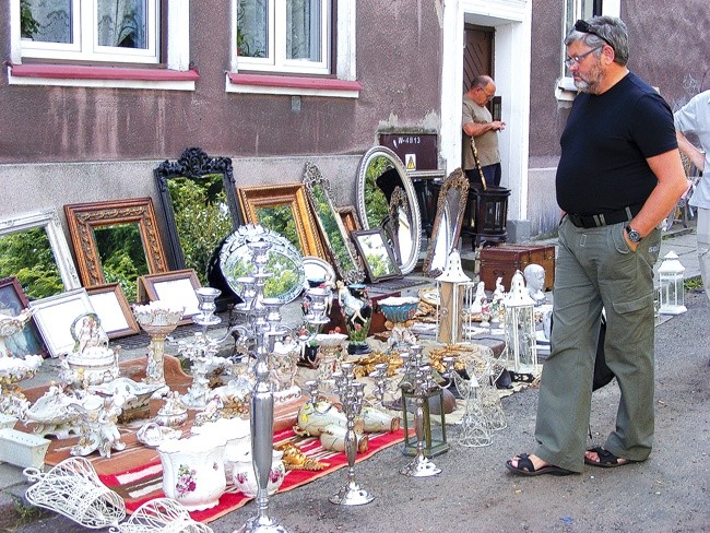 Bardzo dużym powodzeniem na Jarmarku Dominikańskim cieszą się wyroby rękodzieła artystycznego i starocie