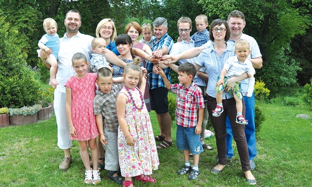 Przez ten Różaniec wspólnie otaczamy opieką nasze dzieci – przyznają członkowie Różańca Rodziców