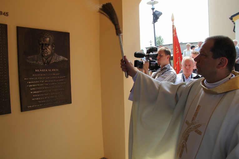 Odsłonięcie tablicy poświęconej Henrykowi Sławikowi