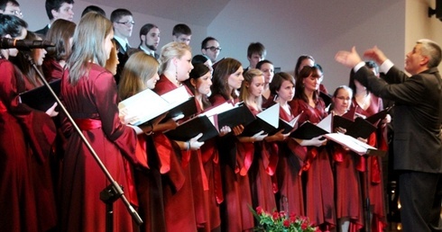 Chór ATH i Jan Borowski - dyrygent i założyciel zespołu