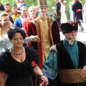 Królewski korowód tancerzy poprowadzili: Dorota Salachna i Piotr Piecha