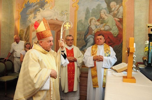 Labirynt i relikwie papieskie 