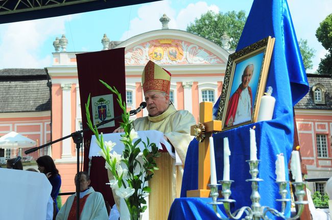 Labirynt i relikwie papieskie 