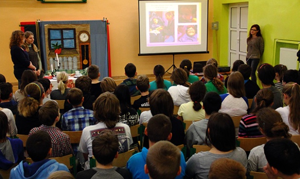  Jednym z elementów kampanii „Bądźmy poszukiwaczami autorytetu” będą zajęcia szkolne prowadzone przez wolontariuszy