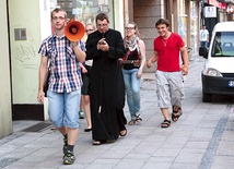 Uczestnicy akcji słowem i muzyką głosili z zapałem Dobrą Nowinę na ulicach Gliwic