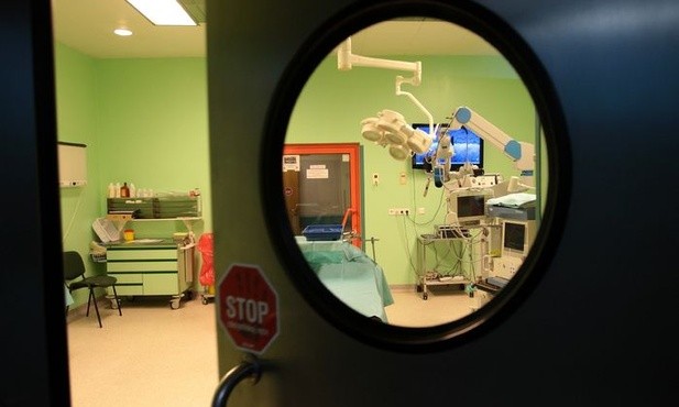 Wszczepią implant żuchwowy "na miarę"