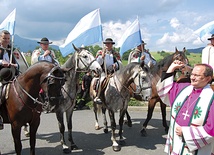  Podczas uroczystości bp Damian Muskus poświęcił banderię konną z Olczy. Ma ona już swój sztandar, na którym widnieje Giewont