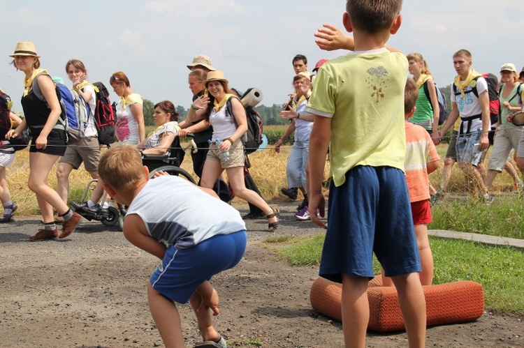 69. Pielgrzymka Rybnicka - dzień 1. - za Książenicami