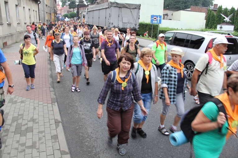 69. Pielgrzymka Rybnicka - postój w Miasteczku Śl.