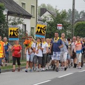 11. Pielgrzymka Katowicka - postój w Brzezinach Nowych