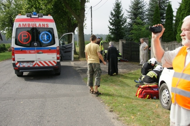 Pielgrzymi ratowali uczestników wypadku