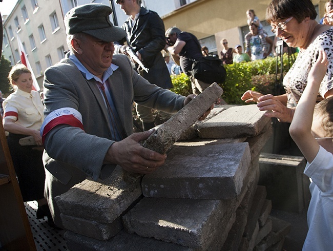 Powstańcza barykada w Koszalinie