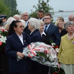 Hołd dla bohaterów powstania warszawskiego