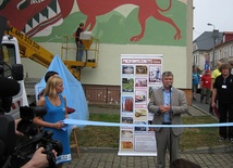 Na odsłonięcie muralu przybył Witold Stępień, marszałek województwa łódzkiego