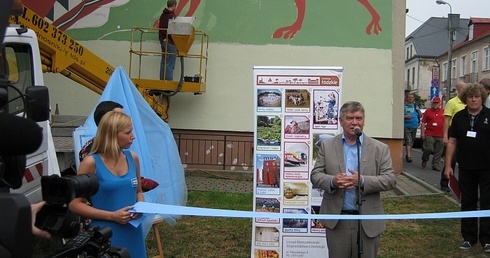 Na odsłonięcie muralu przybył Witold Stępień, marszałek województwa łódzkiego