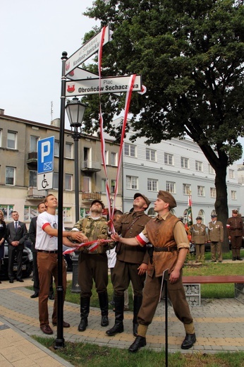 Sochaczewianie w hołdzie powstańcom