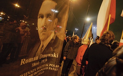 Marsze Niepodległości organizowane w Warszawie są także formą oddania hołdu Romanowi Dmowskiemu