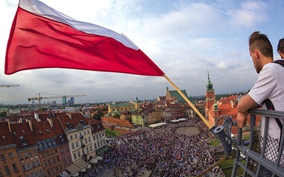 Godzina „W” na pl. Zamkowym: harcerze uworzyli napis PW 