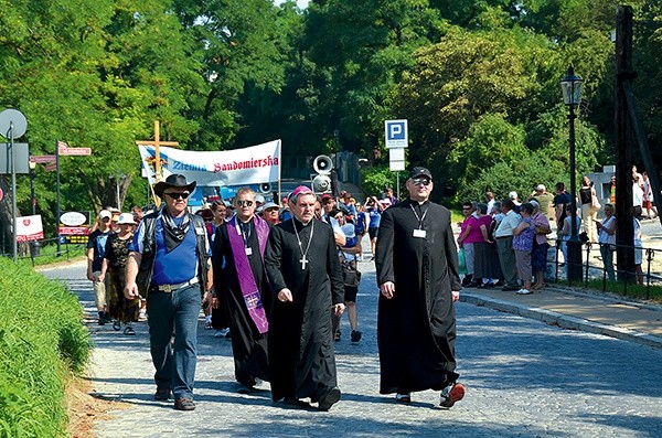 Sandomierscy pielgrzymi po raz 31. wędrują do Częstochowy