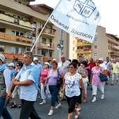  W pochodzie szli członkowie KWC ze Szczucina