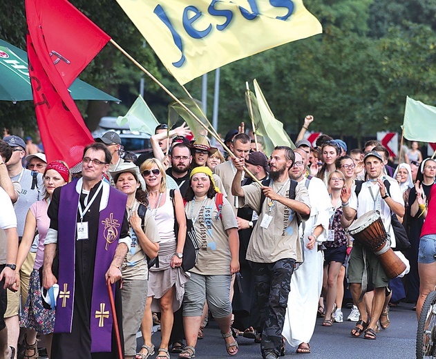  Wyszli na festiwalowe pole z przesłaniem Maryi – nie mam nic więcej, idę w świat, aby dać światu Jezusa