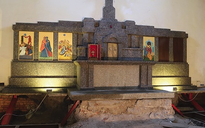 W odnowionym ołtarzu znalazły się już 4 z 6 wykonanych w Jerozolimie ikon