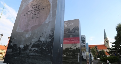 Wystawa "Wołyń 1943. Wołają z grobów, których nie ma" w Sobótce
